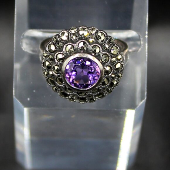 Amethyst and Marcasite Cocktail Ring - TCW 1.76 - Picture 1 of 6